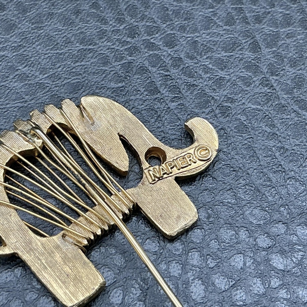 Vintage Napier Elephant Stick Pin Gold Tone Lapel Hat Animal Costume Jewelry - Picture 2 of 7